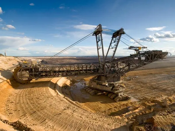 راه اندازی خطوط تولید ماشین آلات سنگین معدنی و راهسازی در استان