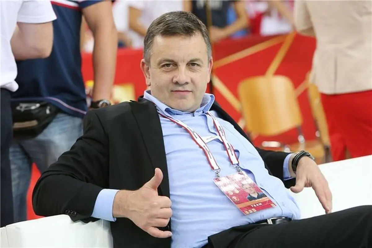 سرمربی تیم ملی والیبال وارد تهران شد
