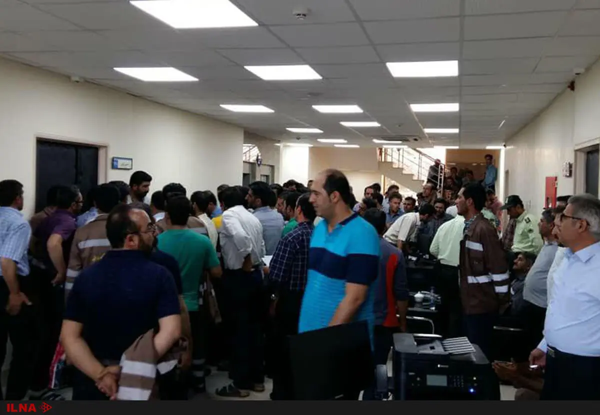 تجمع جمعی از کارگران راه‌آهن تبریز به علت معوقات مالی