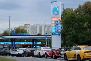 فروش بنزین در جایگاه‌های عرضه مسکو محدود شد
