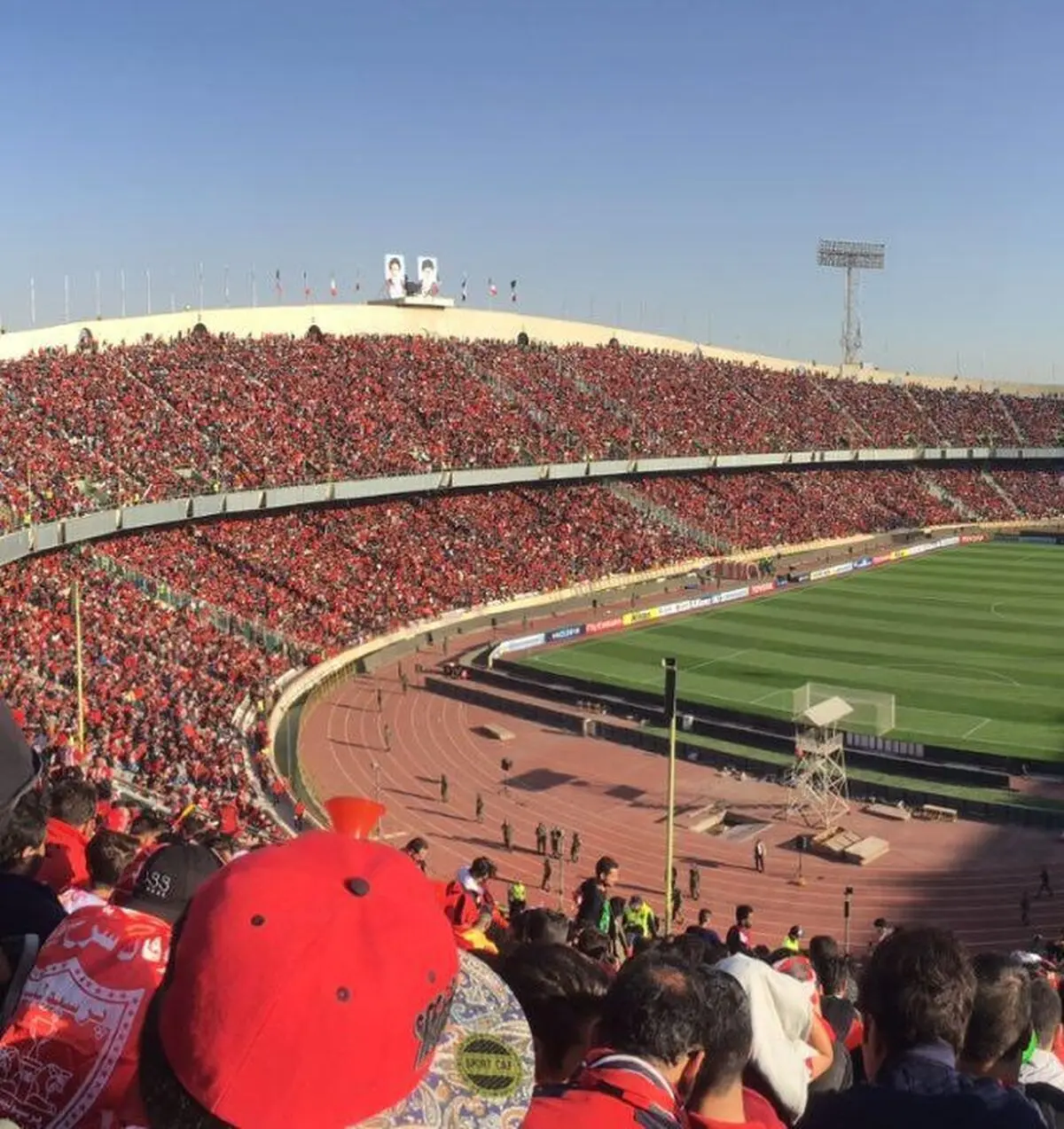 کودک خردسال تا پیرمرد، آماده برای کمک به پرسپولیس