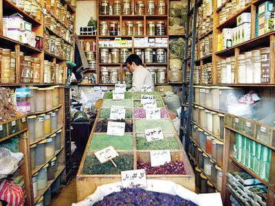 نسخه‌های عجیب عطارباشی/ از پودر مارمولک تا روغن خرس و غده اسب آبی 