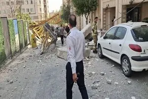 واژگونی تاورکرین در تهران؛ یک کارگر و دو شهروند مصدوم شدند