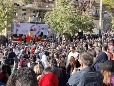 ساتیاری میزبان هزاران گردشگر در سومین جشنواره انار پاوه