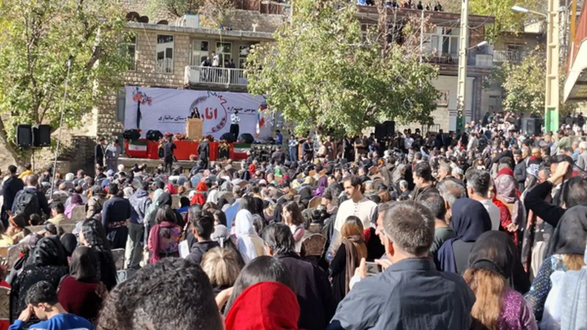 ساتیاری میزبان هزاران گردشگر در سومین جشنواره انار پاوه