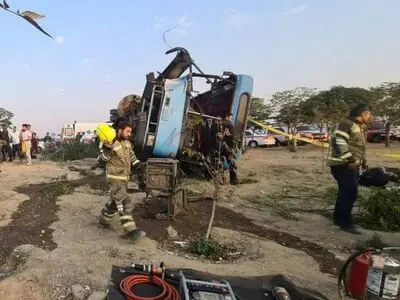 جزییات حادثه واژگونی اتوبوس در بزرگراه آزادگان