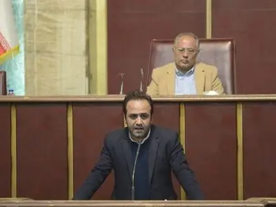 نگاه مسئولان به مسئله آموزش و پرورش ابزاری است 