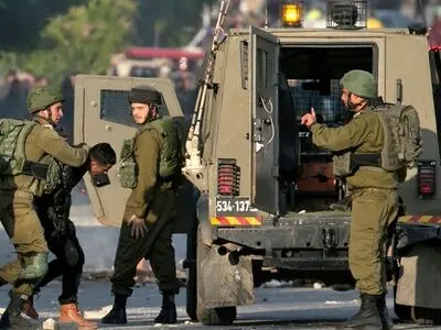 حمله نظامیان صهیونیست به محله‌های قدس اشغالی و بازداشت فلسطینیان