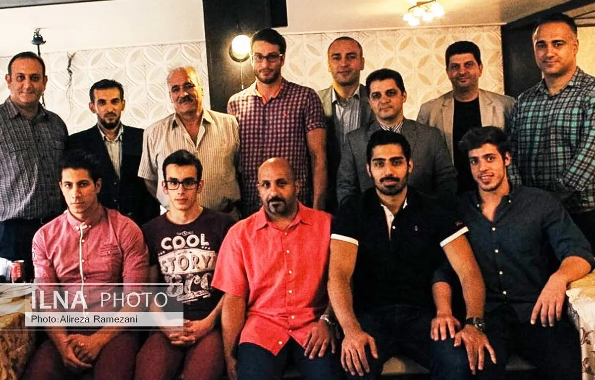 تقدیر خصوصی از کاپیتان تیم ملی شنا در رستوران/ سکه و تابلو فرش پاداش چاوشی فر 