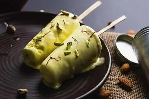 طرز تهیه ۶ مدل بستنی بدون دردسر هم‌زدن