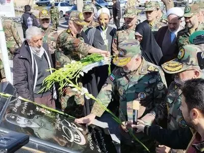 حضور فرمانده نزاجا بر مزار شهیدان بابایی و لشکری