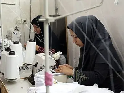 زنان در ایران ۱۳ ساعت کمتر از مردان کار می‌کنند/ میانگین ساعت کار روزانه مردان ۴۵ و زنان ۳۲ ساعت در هفته است