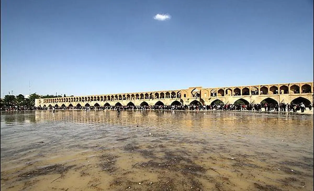 زاینده رود ۱۸۰ میلیون متر مکعب آب پشت سد دارد/ طرح‌ها فقط در حد حرف است