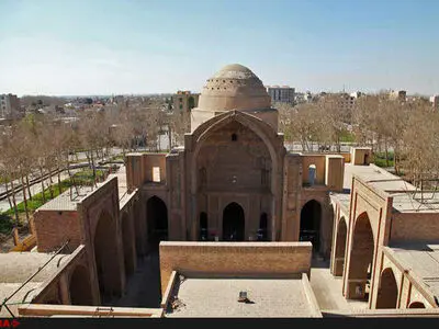 ساخت و ساز در اطراف مسجد جامع ورامین تا متروکه شدن برج علاءالدوله و آب‌انبار قلعه بلند
