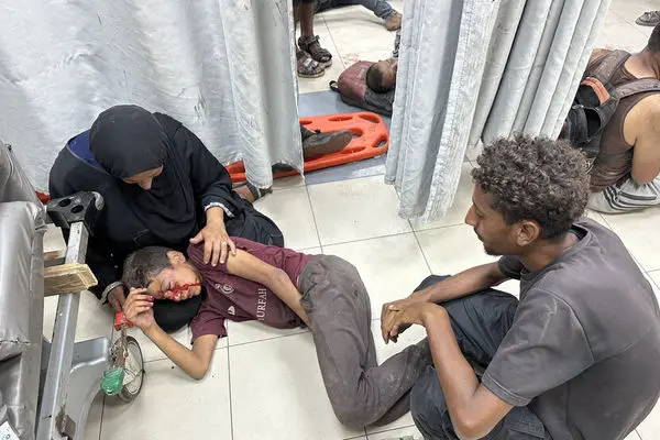 مصادر محلية: عشرات الشهداء ومئات المصابين في مجزرة مروعة بحق طالبي المساعدات شمال غزة