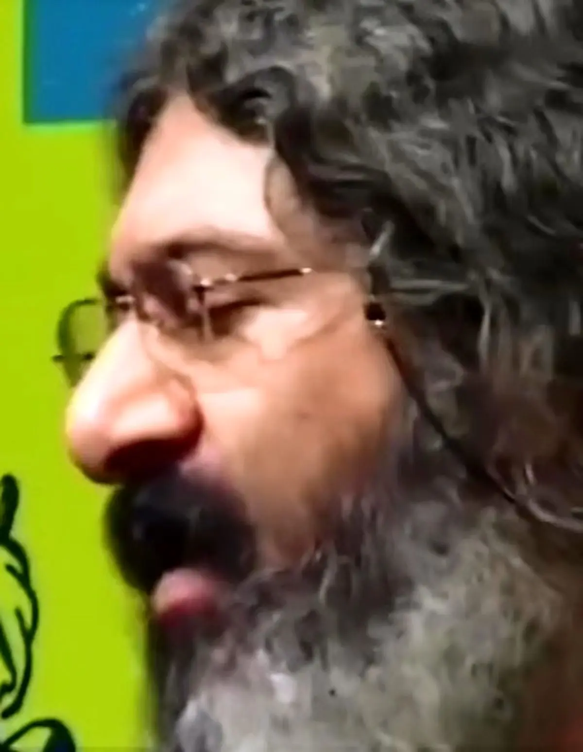 شعر خوانی طنز زنده‌ یاد محمدرضا آقاسی + فیلم