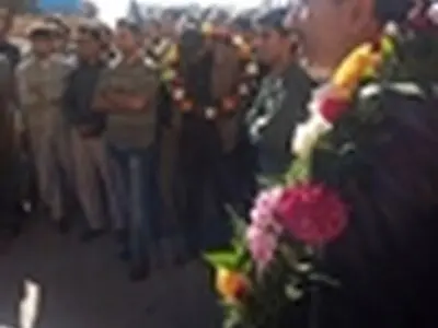 استقبال کارگران پلی اکریل از همکاران آزاد شده / گزارش تصویری