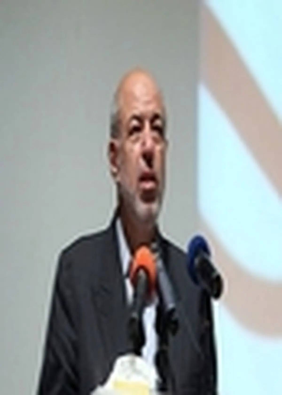 بررسی طرح جاری شدن دایمی آب در زاینده‌رود با حضور وزیر نیرو