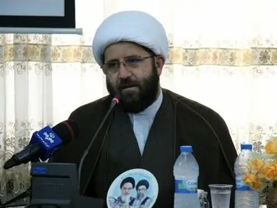 مردم به شایعات درباره سوء قصد به امام جمعه کازرون توجه نکنند