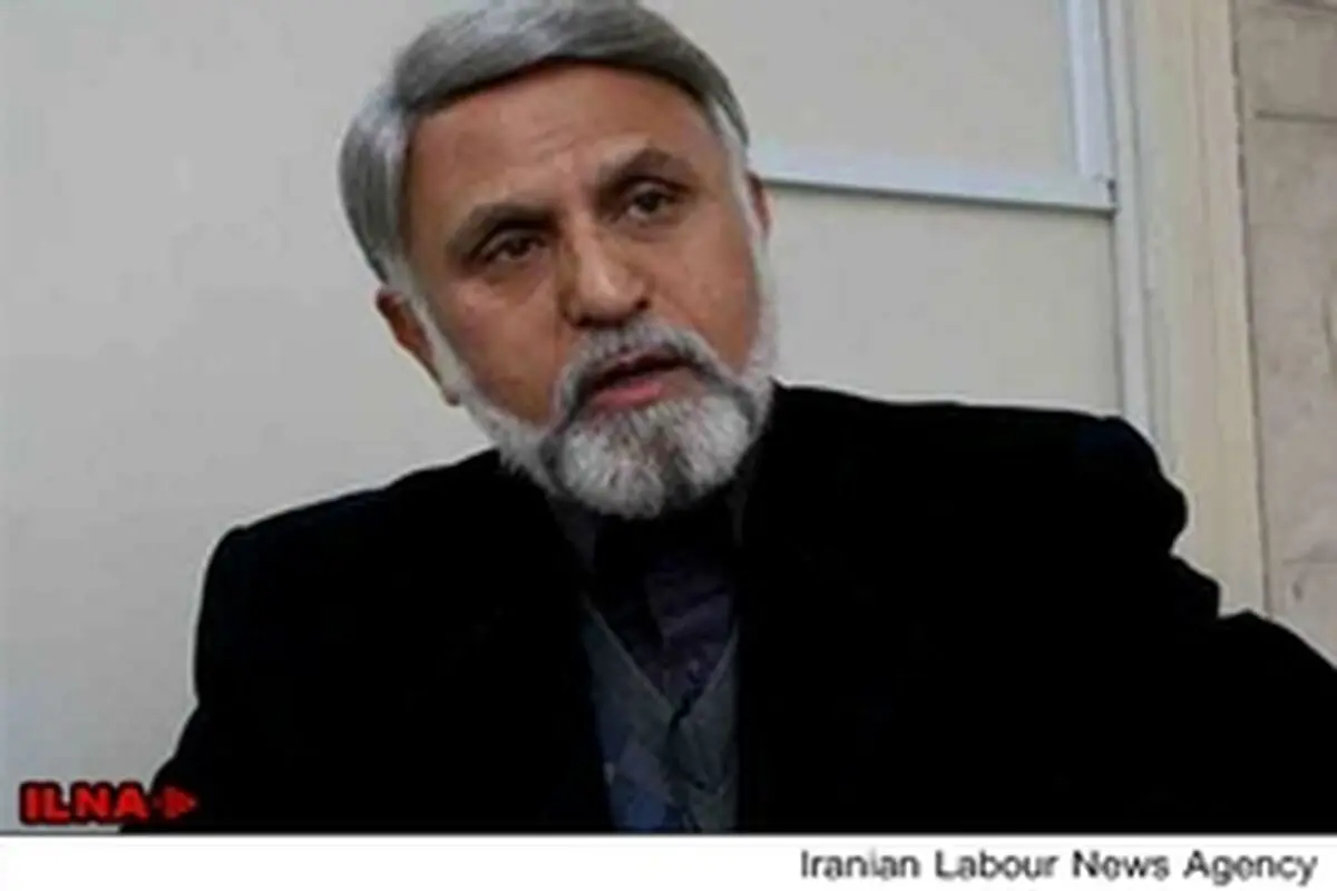 نشستن چند نفر دور هم٬ باعثهمگرایی اصولگرایان نمی‌شود
