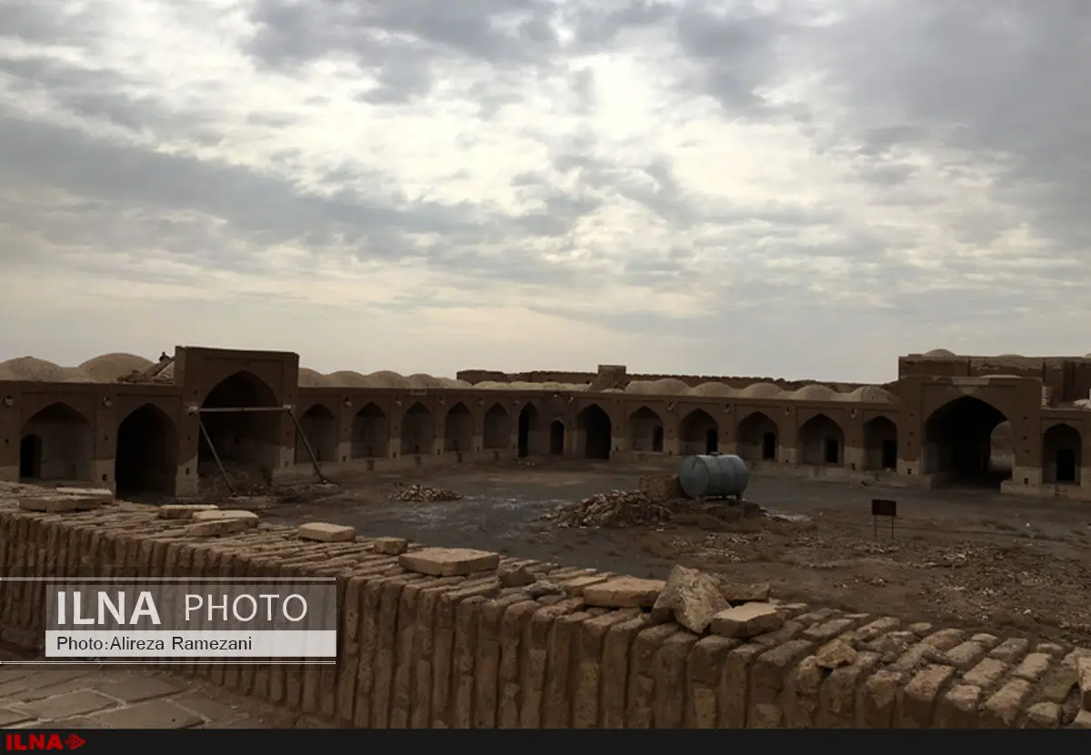 مادرِ کاروانسراهای ایران در بیابان رها شدهاست