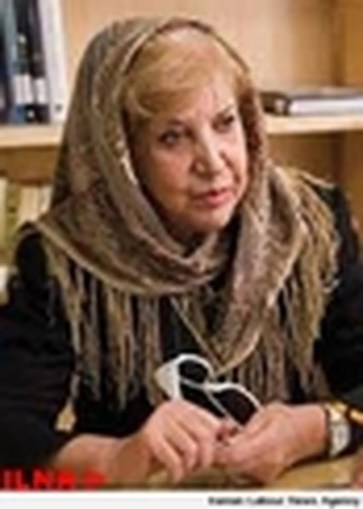 همچنان به سرایش غزل ادامه می‌دهم