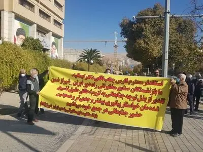 اعتراض بازنشستگان «مخابرات راه دور شیراز» به اجرا نشدن مصوبات سفر رئیس‌جمهور