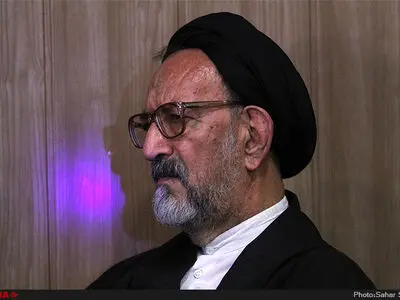 در صف اول نمی‌نشست