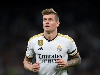 ویدئو: وقتی کروس فوتبال را می‌خوانَد