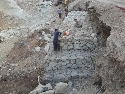 احداث دیوار سنگی و گابیونی در محور کرج- کندوان