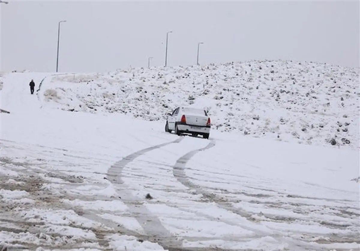 راه ارتباطی 31 روستای استان زنجان مسدود است/ ضرورت استفاده از زنجیر چرخ برای تردد در محورهای کوهستانی