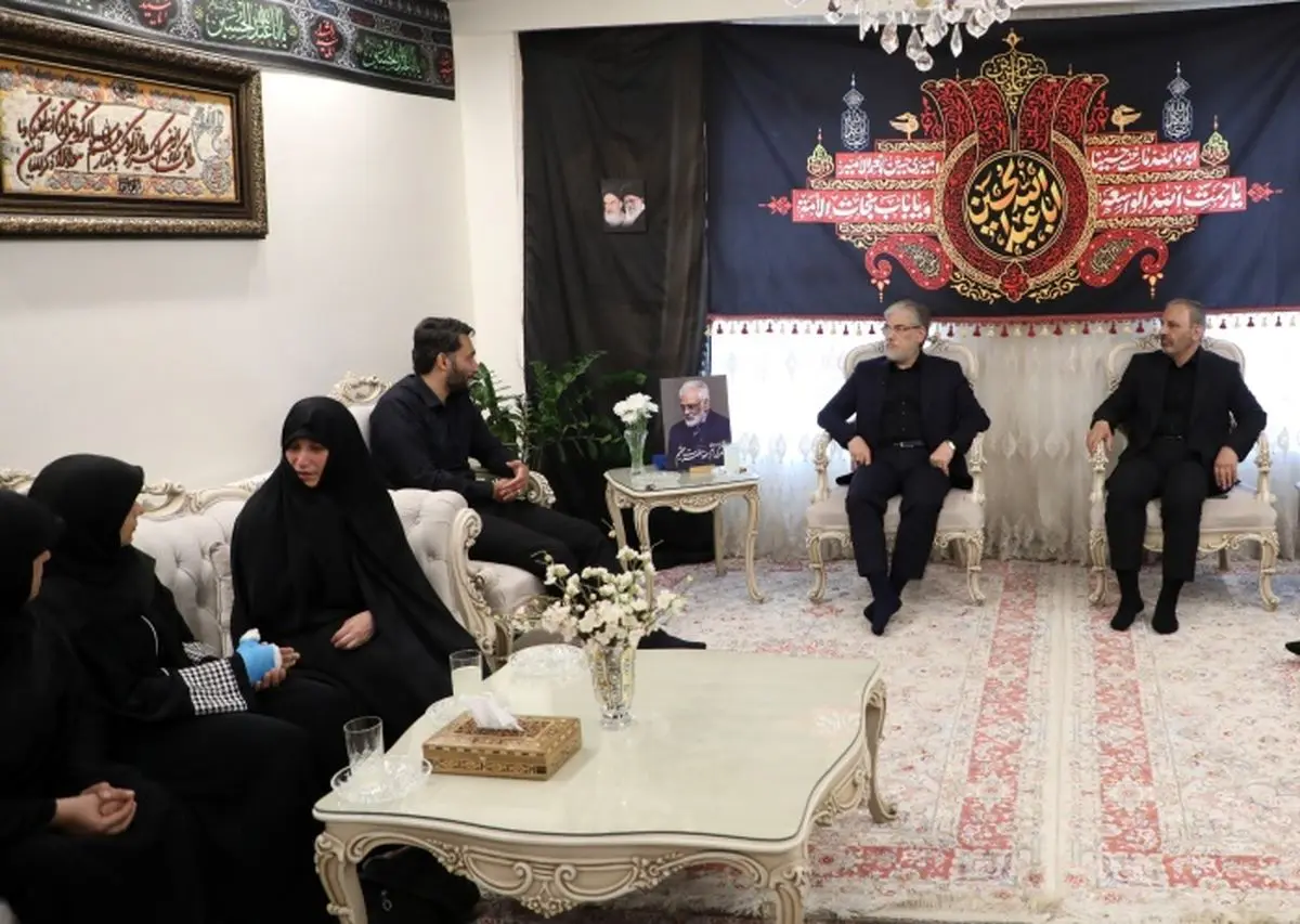 دیدار وزیر علوم با خانواده شهید طهرانچی