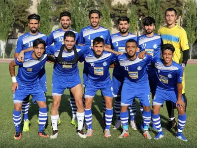 بازیکنان استقلال چک گرفتند