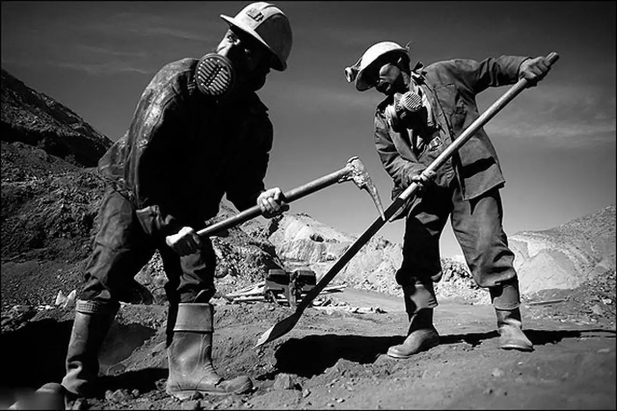 کارگران در دوران جنگ وضعیت بهتری داشتند/جامعه کارگری سهمی از درآمدهای طبیعی و سرمایه‌ای کشور ندارد   