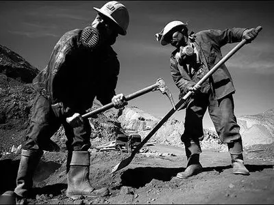 کارگران در دوران جنگ وضعیت بهتری داشتند/جامعه کارگری سهمی از درآمدهای طبیعی و سرمایه‌ای کشور ندارد   