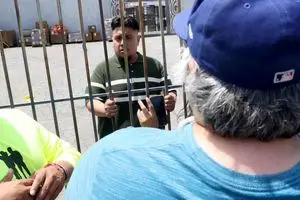 یورش پلیس به یک کارخانه پوشاک در لس آنجلس/ دستگیری گسترده کارگران