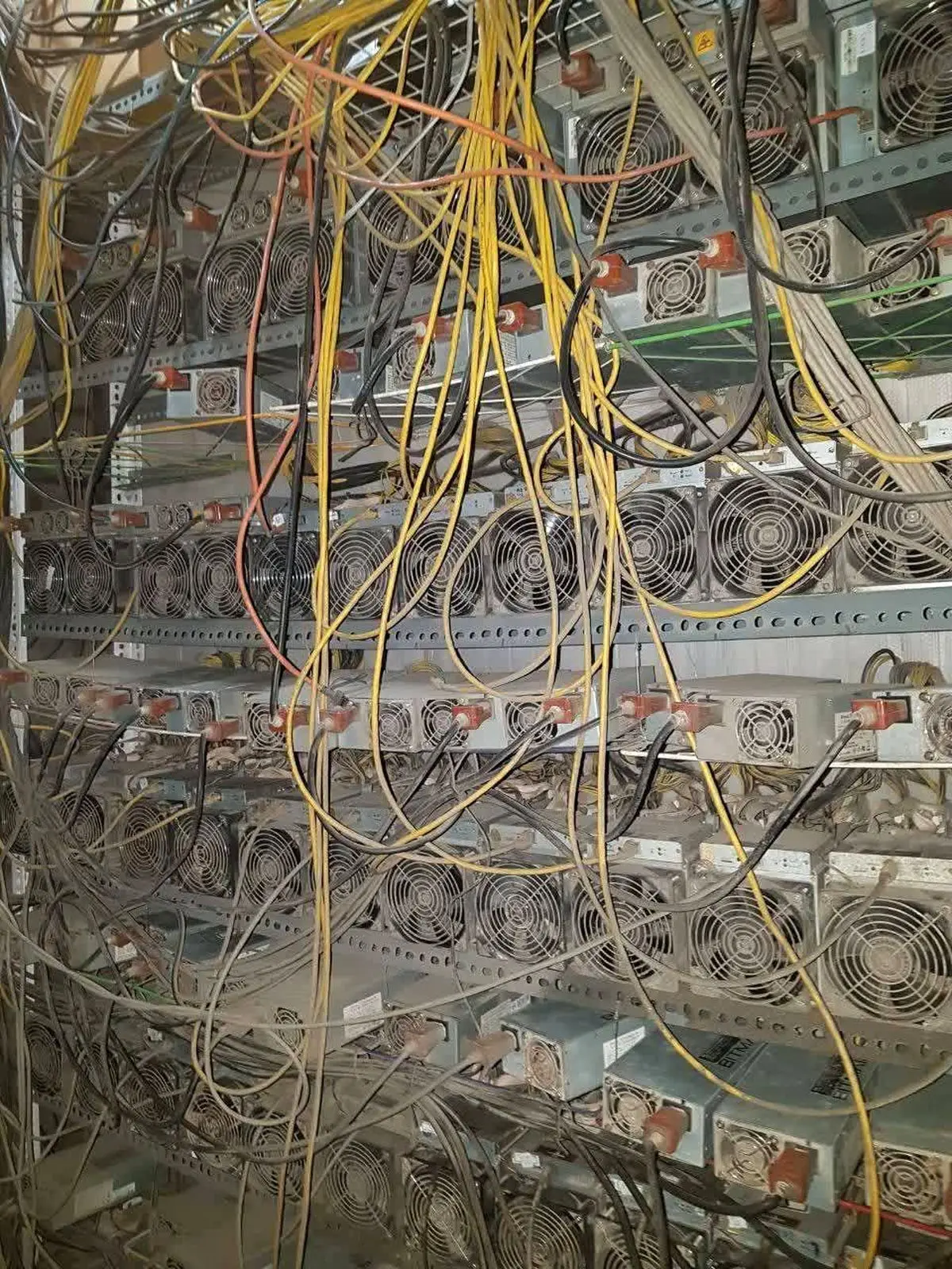 کشف و ضبط ٤٧٨ دستگاه رمز دارایی غیرمجاز در فارس