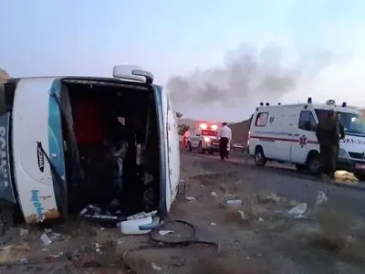 واژگونی 2 دستگاه اتوبوس در مسیر زاهدان - نصرت‌آباد/ یک کشته و ۷ مصدوم برجای گذاشت