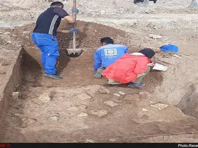 کشف دو گور تازه ساسانی در زیرگذر شوش