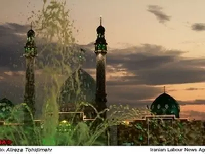 کارکنان مسجد جمکران، کمتر از حداقل دستمزد قانونی دریافت می‌کنند