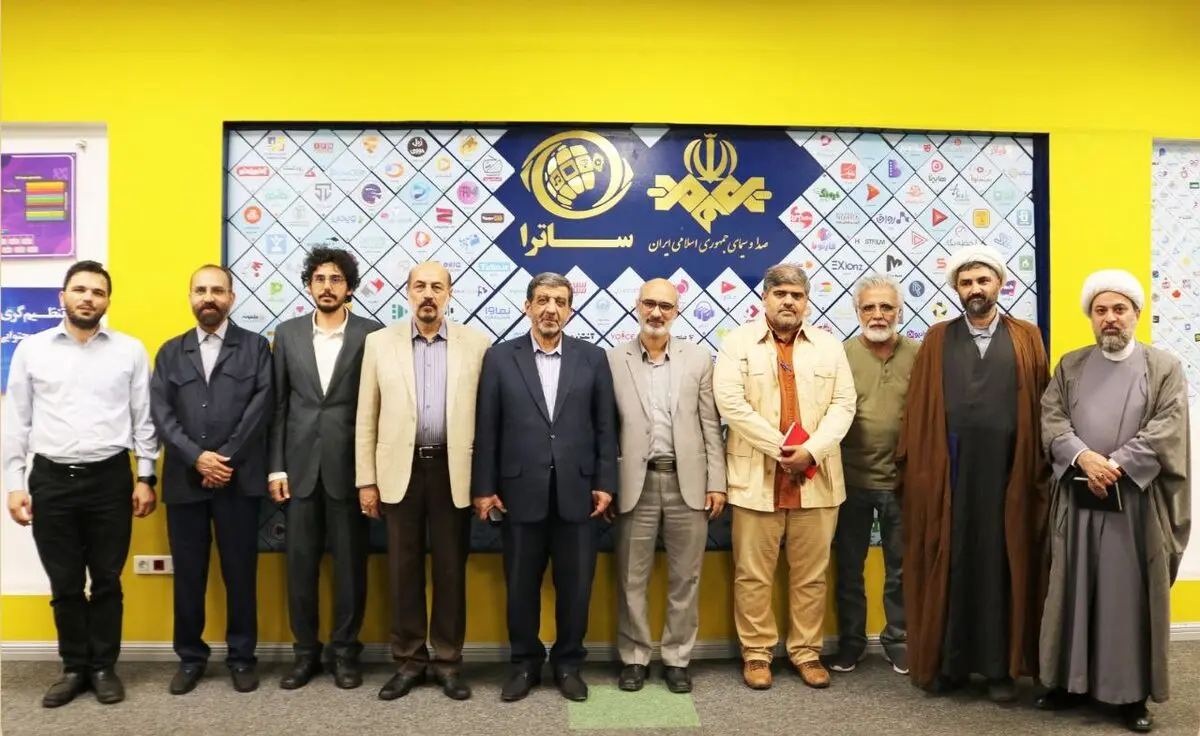 بازدید ضرغامی و جمعی از مدیران پیشین ساترا از نمایشگاه دائمی این سازمان