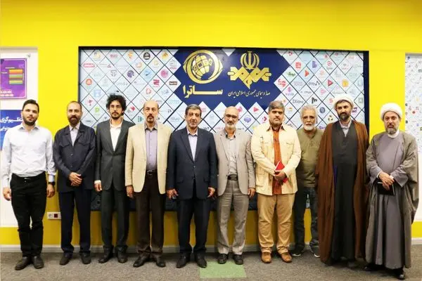 بازدید ضرغامی و جمعی از مدیران پیشین ساترا از نمایشگاه دائمی این سازمان