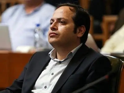 بازدید عضو شورای شهر از مجتمع کاج نازی‌آباد در پی قطع ۴۰ اصله درخت