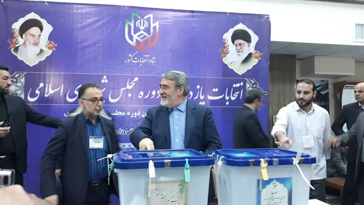 وزیر کشور رای خود را به صندوق انداخت 
