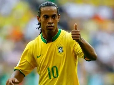 ویدئو: رونالدینیو حتی در فوتوالی هم جادو می‌کند