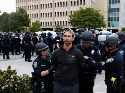 اعتصاب کارمندان و کارکنان دانشگاه در کالیفرنیای آمریکا 