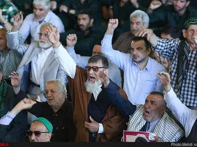 تکرار اشعار سیاسی میثم مطیعی در نماز جمعه تهران