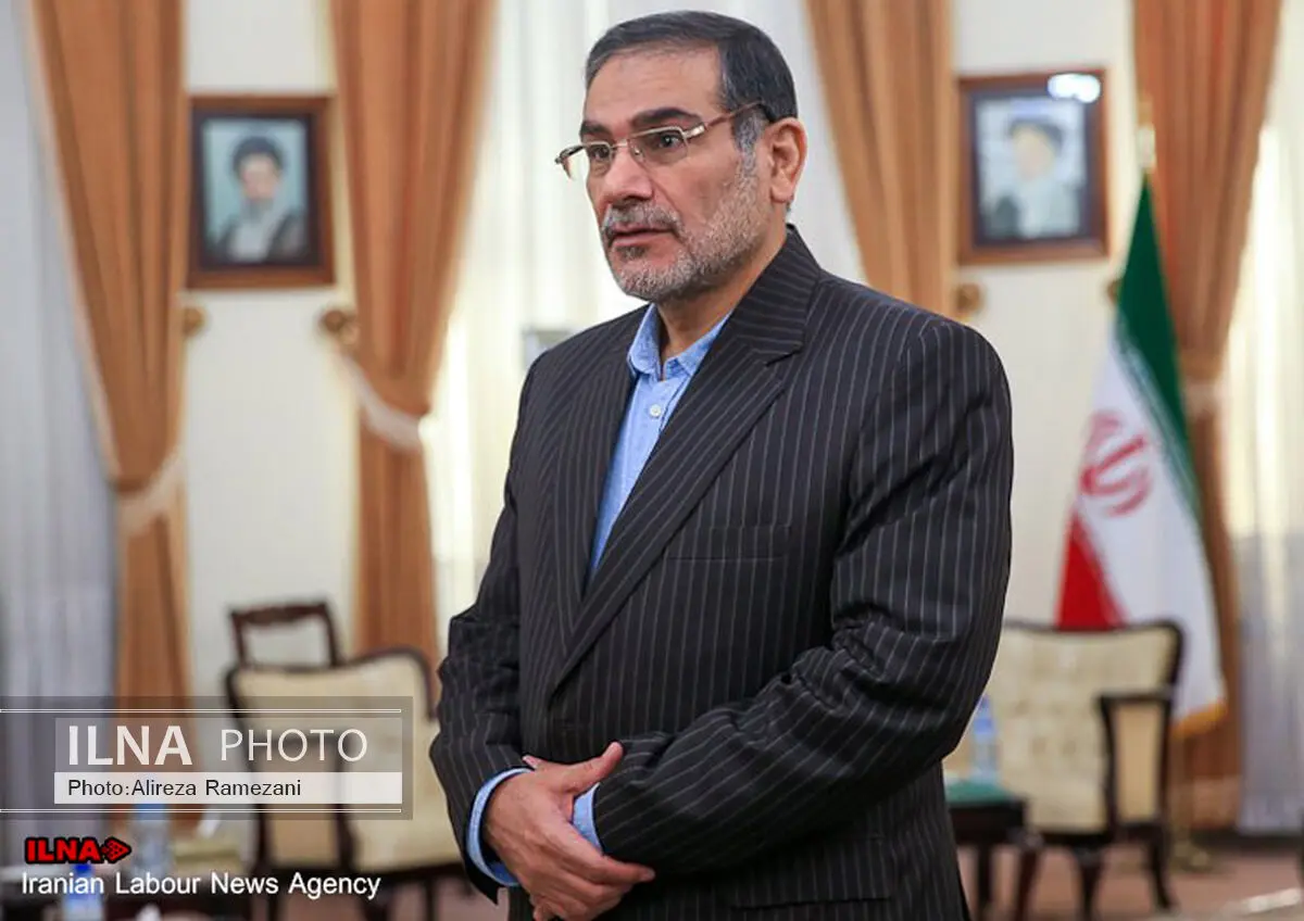 عکس: شمخانی با دشداشه در نماز عید فطر اهواز