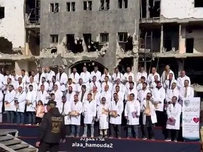 فارغ تحصیلی پزشکان بر روی ویرانه های بیمارستان الشفاء + فیلم