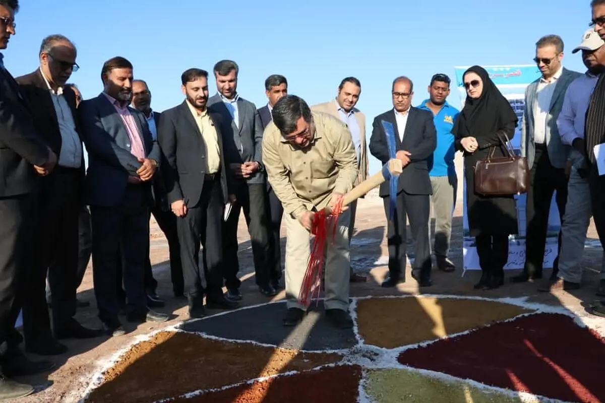 آغاز عملیات احداث هتل "قصر سرخ جزیره هرمز"/ افتتاح زمین چمن مصنوعی در جزیره هرمز 